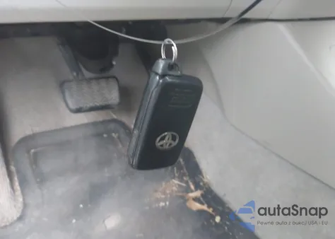 2010 Toyota Prius Iv z USA, uszkodzony, nr VIN JTDKN3DU1A0084355